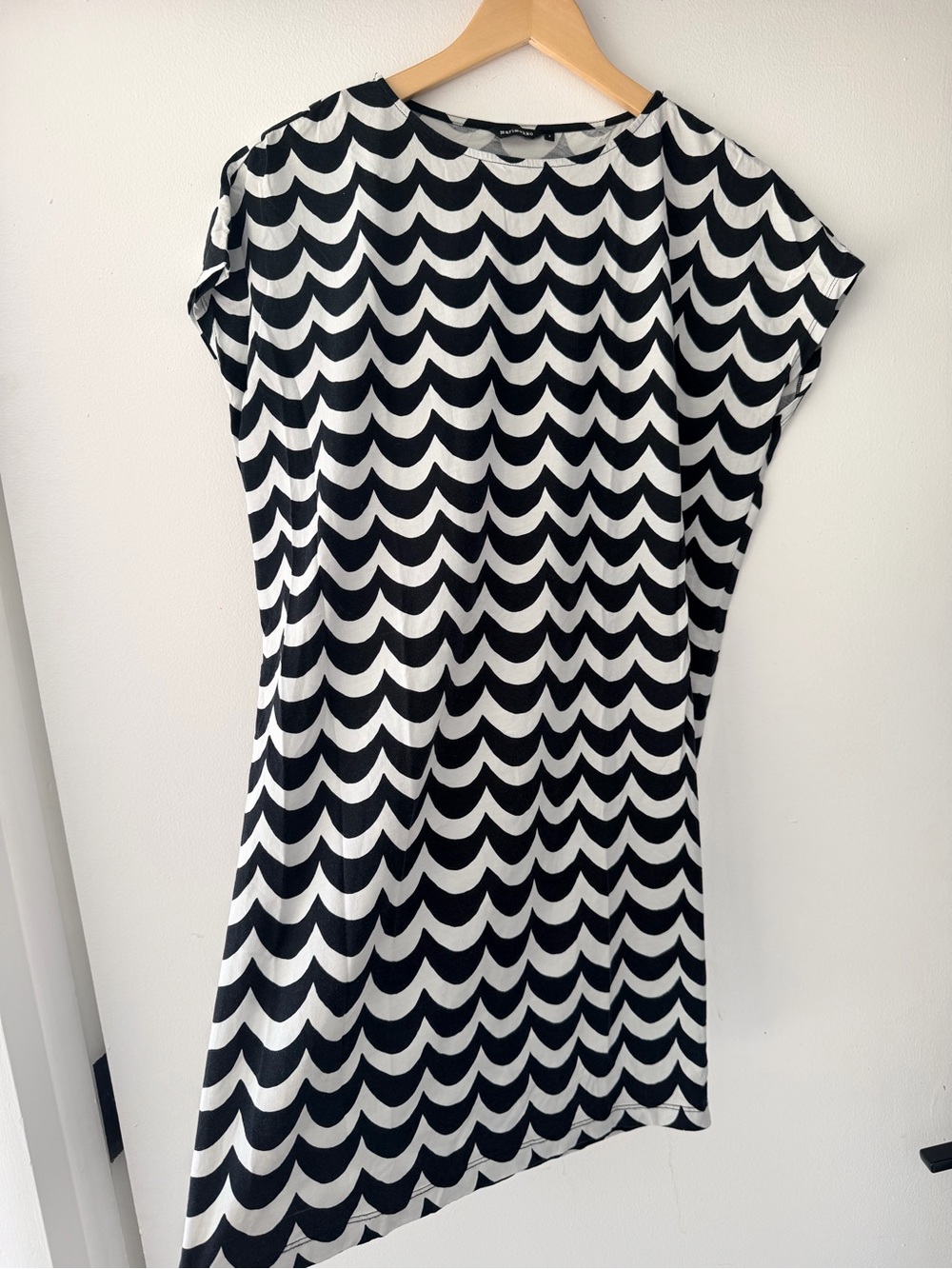 Marimekko Black and White Scallop Print Top